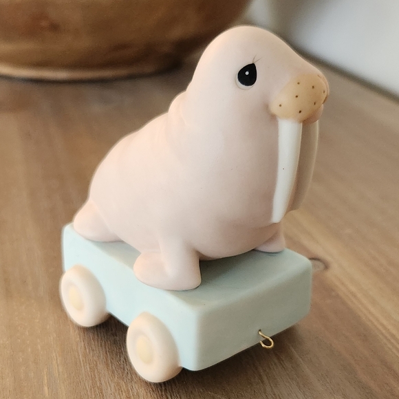 Precious Moments Birthday Series Walrus Age 14 Figurine Excellent - Picture 5 of 16
